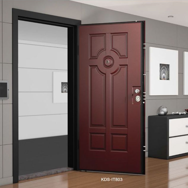 Puerta de entrada italiana de acero y madera.